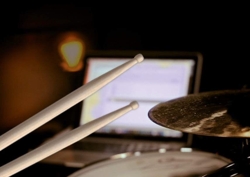 Benefits of in-person drum lessons